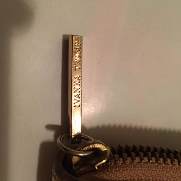 IVANKA TRUMP Blair Clutch Wristlet Wallet Preowned - Picture 4 of 4